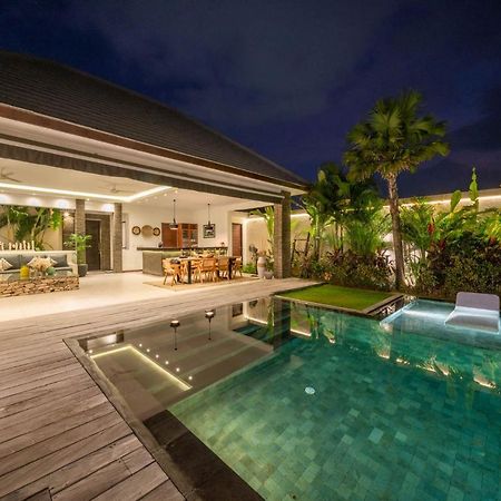 Villa Tira - Elegant 3Br In Central Seminyak Eksteriør billede