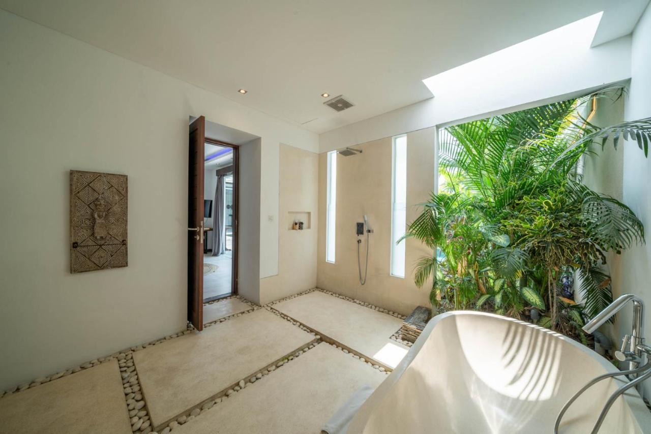 Villa Tira - Elegant 3Br In Central Seminyak Eksteriør billede