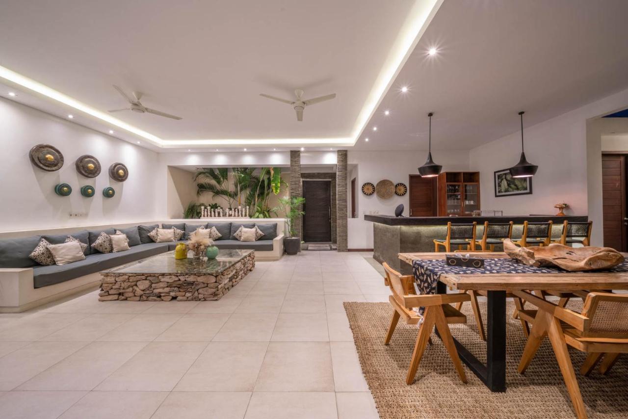 Villa Tira - Elegant 3Br In Central Seminyak Eksteriør billede