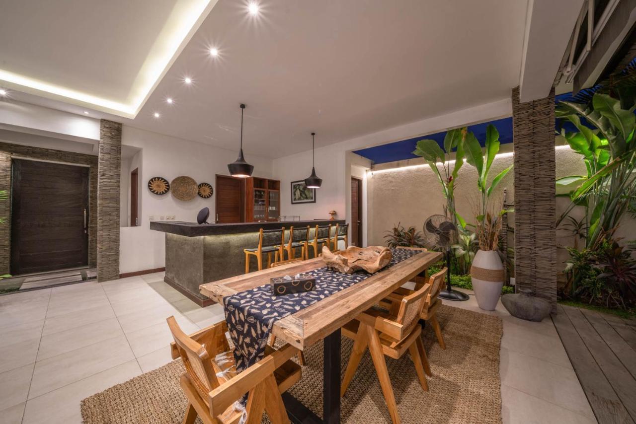 Villa Tira - Elegant 3Br In Central Seminyak Eksteriør billede